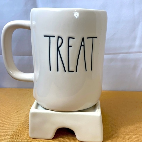 NWOT Rae Dunn Halloween Trick or Treat Coffee Mug - Picture 3 of 4